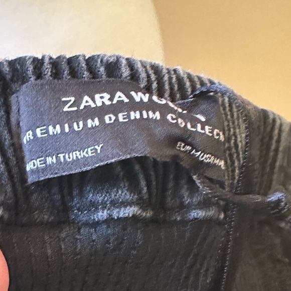 NWOT Zara Ruffle Off Shoulder Denim Crop Top SIZE S Bell Sleeve Black Acid Wash - Picture 5 of 6